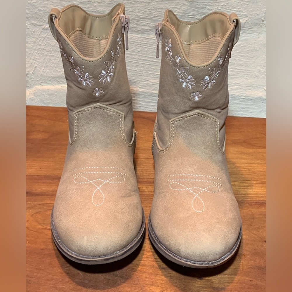 Girls cowgirl boots with floral design